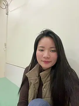 Bee Yellow00 online show from 02-06-26, 05:12