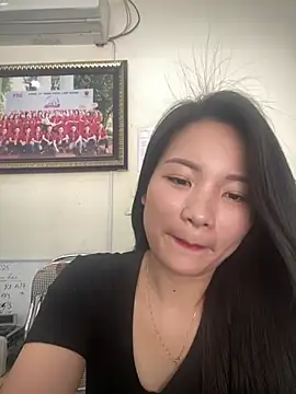 Bee Yellow00 online show from 04-25-26, 04:26