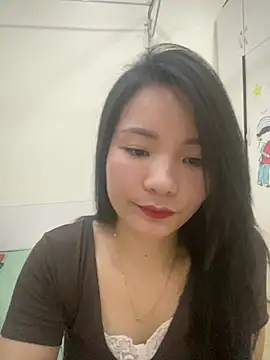 Bee Yellow00 online show from 04-28-26, 04:50