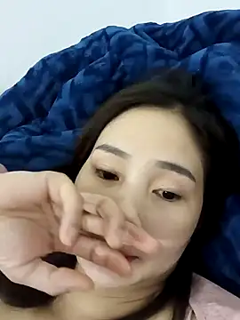 Snapshot of Pig_pig11 chatting on 10-27-25, 02:21 Pig pig11 online show from 10-27-25, 02:21