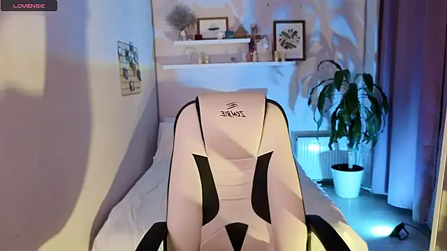 PollyRouge   online show from 11-22-25, 02:05