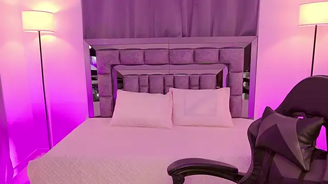 Bella Clark2 online show from 10-31-25, 02:45