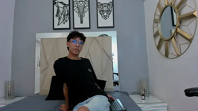 Snapshot of adams_bobby chatting on 11-23-25, 11:32 adams bobby online show from 11-23-25, 11:32