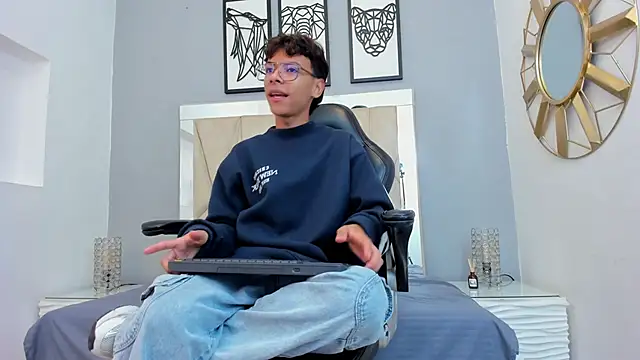 Snapshot of adams_bobby chatting on 11-25-25, 11:21 adams bobby online show from 11-25-25, 11:21