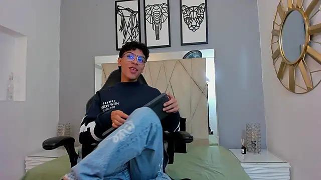 Snapshot of adams_bobby chatting on 12-01-25, 11:37 adams bobby online show from 12-01-25, 11:37