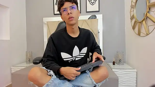 Snapshot of adams_bobby chatting on 12-04-25, 11:30 adams bobby online show from 12-04-25, 11:30