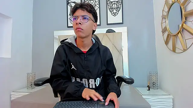 Snapshot of adams_bobby chatting on 12-14-25, 11:37 adams bobby online show from 12-14-25, 11:37