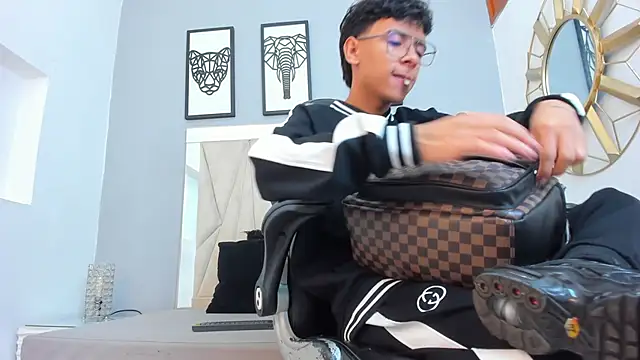 adams bobby online show from 04-26-26, 10:57