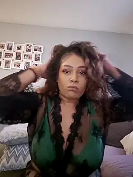 Snapshot of BubblesLovexox chatting on 10-25-25, 04:24 BubblesLovexox online show from 10-25-25, 04:24