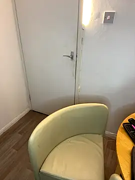 Snapshot of BubblesLovexox chatting on 12-02-25, 04:24 BubblesLovexox online show from 12-02-25, 04:24