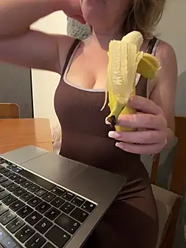 Kimmeow online show from 04-27-26, 04:49