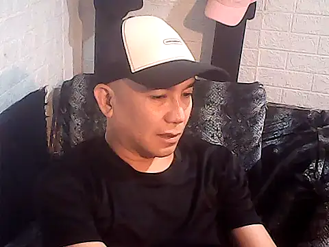 Snapshot of yourasiandesire69 chatting on 11-30-25, 10:14 yourasiandesire69 online show from 11-30-25, 10:14