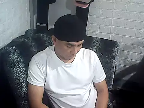 Snapshot of yourasiandesire69 chatting on 12-03-25, 02:37 yourasiandesire69 online show from 12-03-25, 02:37