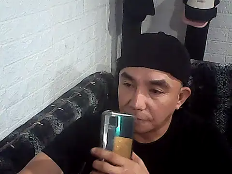 Snapshot of yourasiandesire69 chatting on 12-05-25, 02:53 yourasiandesire69 online show from 12-05-25, 02:53