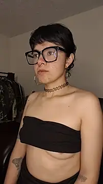 Snapshot of Neciaa chatting on 03-11-26, 12:38 Neciaa online show from 03-11-26, 12:38