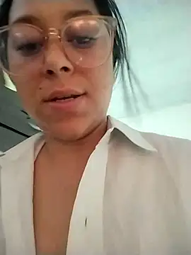 Caroline-17 online show from 12-19-25, 02:35