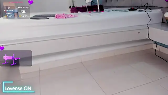 Luna Raay online show from 03-20-26, 06:24