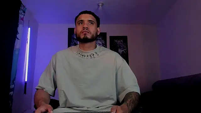 Snapshot of AUSTINN_TORRES chatting on 01-06-26, 12:25 AUSTINN TORRES online show from 01-06-26, 12:25