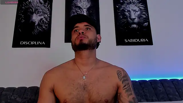 Snapshot of AUSTINN_TORRES chatting on 05-28-26, 04:21 AUSTINN TORRES online show from 05-28-26, 04:21