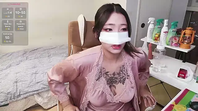 Milk Sola online show from 11-18-25, 01:15