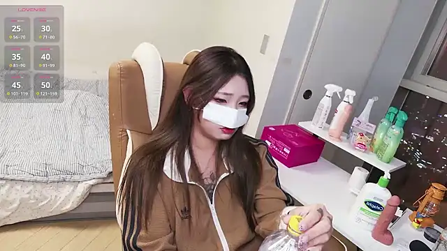 Milk Sola online show from 11-28-25, 01:36