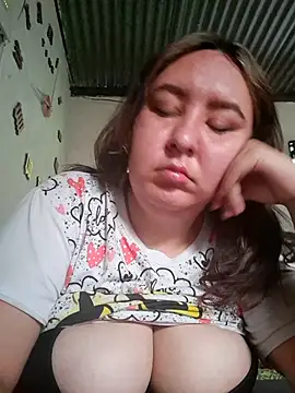 Snapshot of SaraCute_1 chatting on 10-31-25, 02:07 SaraCute 1 online show from 10-31-25, 02:07