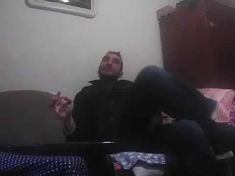 Snapshot of alin42xx chatting on 12-03-25, 06:32 alin42xx online show from 12-03-25, 06:32