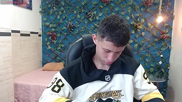 Garuo 18 online show from 11-14-25, 03:16