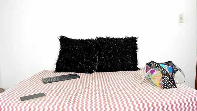 Snapshot of Vanessa_Martinz chatting on 10-31-25, 12:17 Vanessa Martinz online show from 10-31-25, 12:17