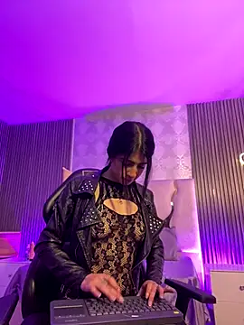 MAIILY TAY online show from 11-14-25, 12:04