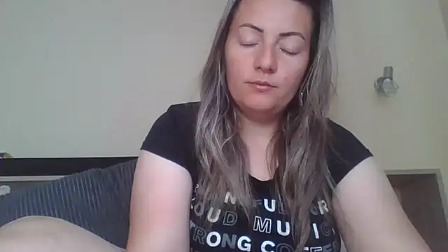 Gabrielaalialiali online show from 04-27-26, 10:02