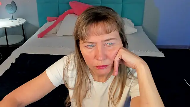 Carla Vogue online show from 11-08-25, 03:07