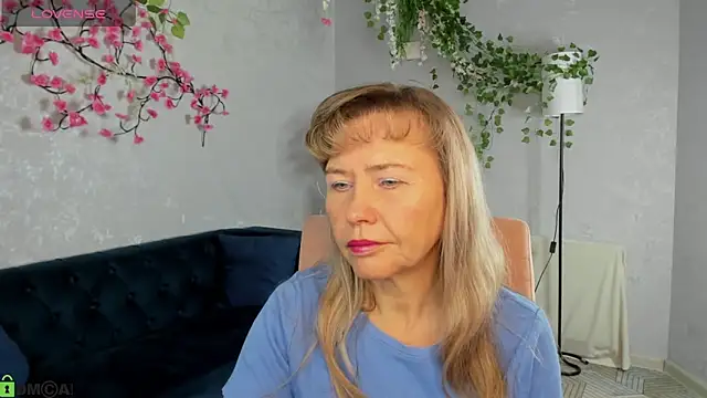 Carla Vogue online show from 11-28-25, 11:02