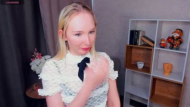 Snapshot of NorikoLiebeck chatting on 10-25-25, 07:05 NorikoLiebeck online show from 10-25-25, 07:05