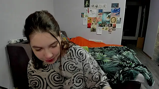 Snapshot of AgathaNott chatting on 10-28-25, 01:03 AgathaNott online show from 10-28-25, 01:03