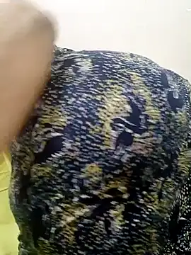 Snapshot of Mama_Queeen chatting on 10-24-25, 03:08 Mama Queeen online show from 10-24-25, 03:08