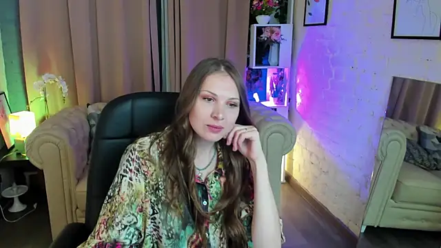 Snapshot of Alma_Diaz chatting on 10-28-25, 05:44 Alma Diaz online show from 10-28-25, 05:44