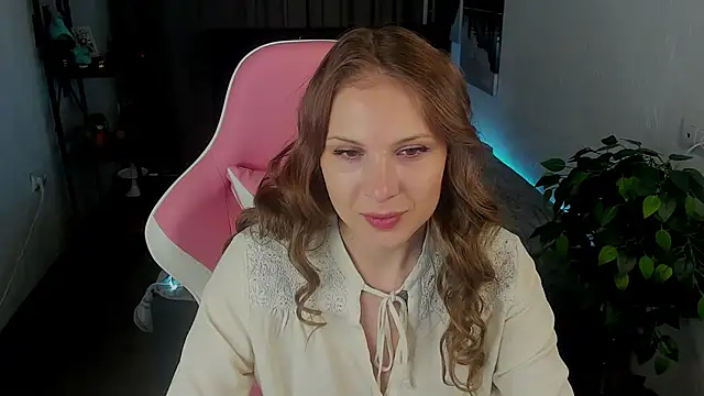 Snapshot of Alma_Diaz chatting on 10-29-25, 06:04 Alma Diaz online show from 10-29-25, 06:04