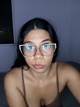 Snapshot of Angeeelina@xh chatting on 11-11-25, 12:32 Angeeelinaxh online show from 11-11-25, 12:32