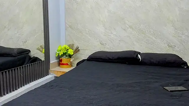 Snapshot of Sarahh-19 chatting on 11-14-25, 11:53 Sarahh-19 online show from 11-14-25, 11:53