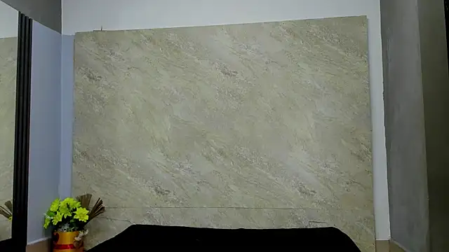 Snapshot of Sarahh-19 chatting on 11-15-25, 12:02 Sarahh-19 online show from 11-15-25, 12:02