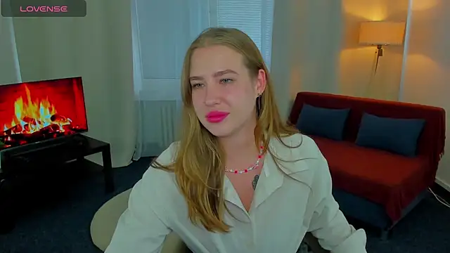 ElaraBloom online show from 10-31-25, 01:45