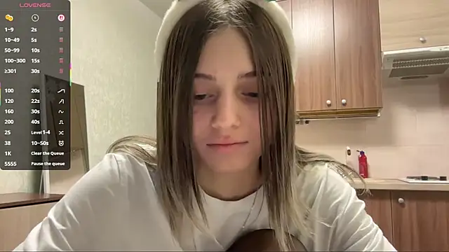 AidaGloshen online show from 12-18-25, 04:13