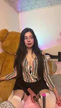 Snapshot of wetbyAlice chatting on 11-18-25, 12:49 wetbyAlice online show from 11-18-25, 12:49