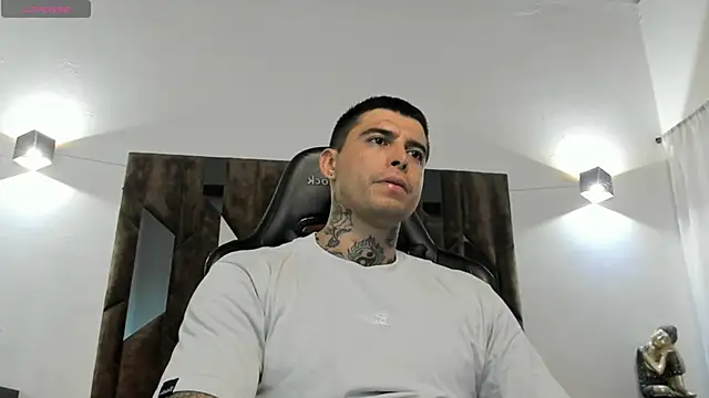 Snapshot of MATEO_DILUCA chatting on 11-14-25, 08:07 MATEO DILUCA online show from 11-14-25, 08:07