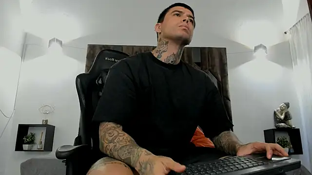 Snapshot of MATEO_DILUCA chatting on 11-29-25, 10:18 MATEO DILUCA online show from 11-29-25, 10:18