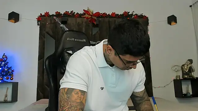 Snapshot of MATEO_DILUCA chatting on 12-17-25, 10:10 MATEO DILUCA online show from 12-17-25, 10:10