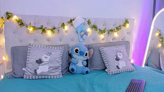 BLAIR QUEEN online show from 12-20-25, 09:00