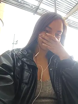 Snapshot of sophie-06 chatting on 11-24-25, 08:19 sophie-06 online show from 11-24-25, 08:19