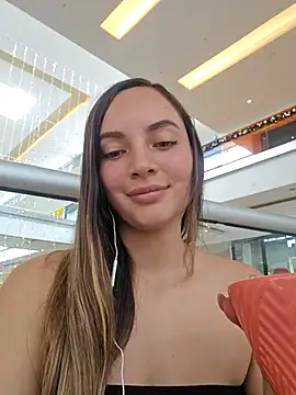 Snapshot of sophie-06 chatting on 11-25-25, 04:29 sophie-06 online show from 11-25-25, 04:29